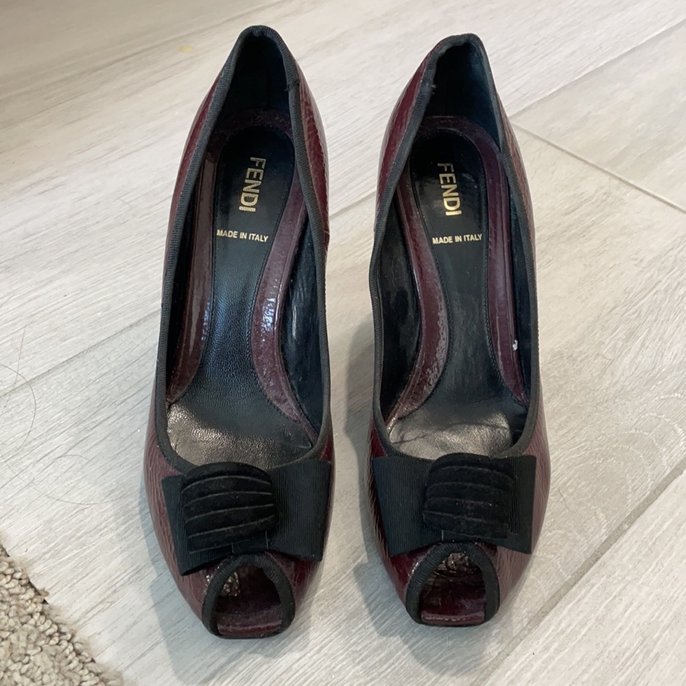 FENDI maroon peep toe leather pumps 37